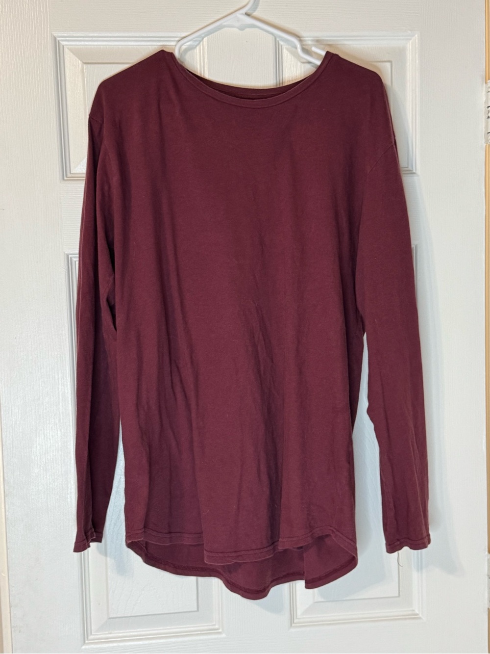 Long Sleeve Crewneck Scoop Shaped Top in Burgundy